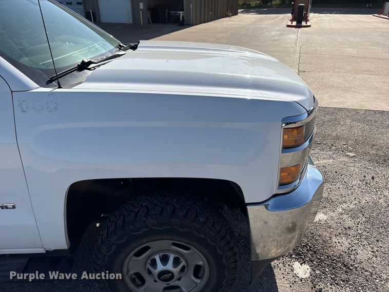 image for item ET6167 2016 Chevrolet Silverado 2500HD Crew Cab utility bed pickup truck