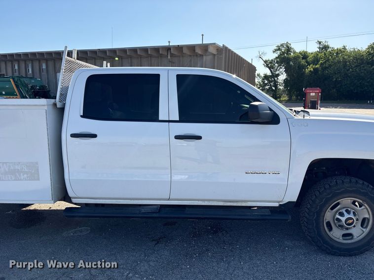 image for item ET6167 2016 Chevrolet Silverado 2500HD Crew Cab utility bed pickup truck
