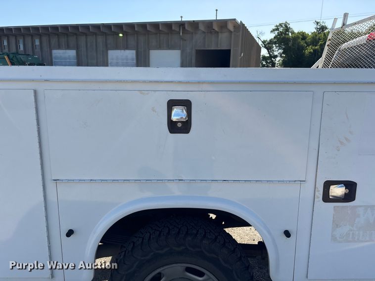 image for item ET6167 2016 Chevrolet Silverado 2500HD Crew Cab utility bed pickup truck