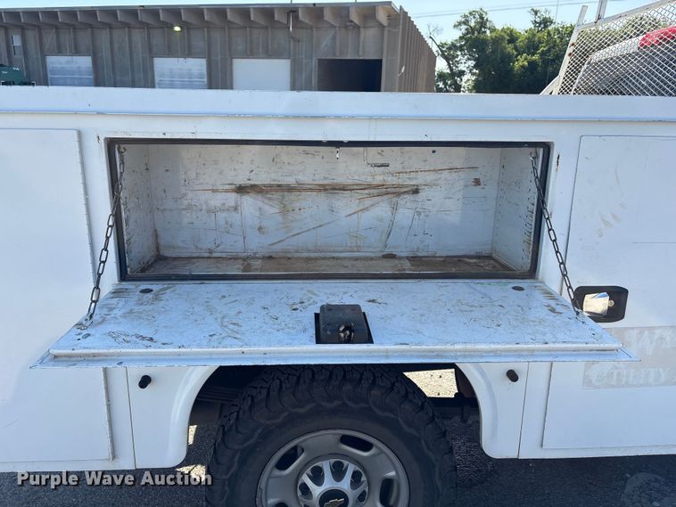 image for item ET6167 2016 Chevrolet Silverado 2500HD Crew Cab utility bed pickup truck