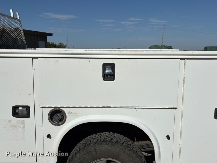 image for item ET6167 2016 Chevrolet Silverado 2500HD Crew Cab utility bed pickup truck