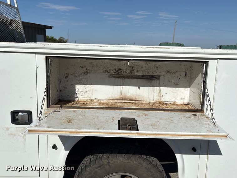 image for item ET6167 2016 Chevrolet Silverado 2500HD Crew Cab utility bed pickup truck