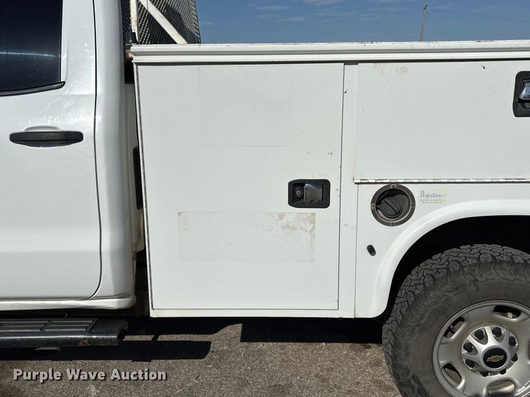 image for item ET6167 2016 Chevrolet Silverado 2500HD Crew Cab utility bed pickup truck