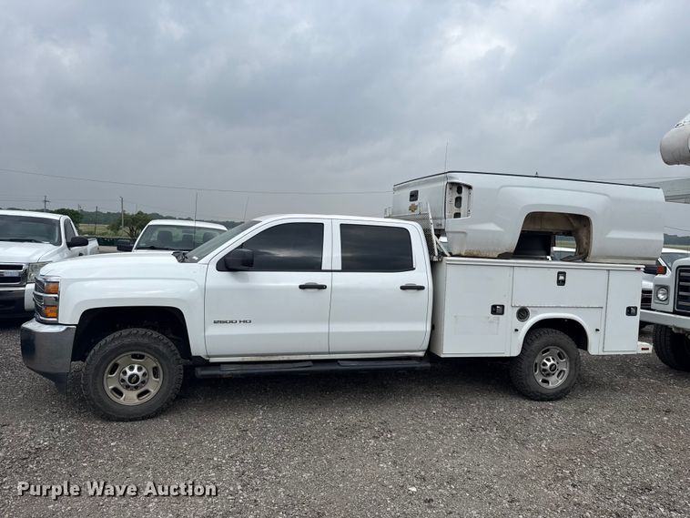 image for item ET6167 2016 Chevrolet Silverado 2500HD Crew Cab utility bed pickup truck