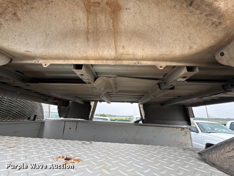 image for item ET6167 2016 Chevrolet Silverado 2500HD Crew Cab utility bed pickup truck