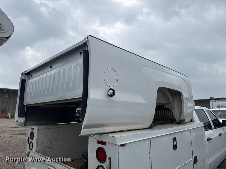 image for item ET6167 2016 Chevrolet Silverado 2500HD Crew Cab utility bed pickup truck
