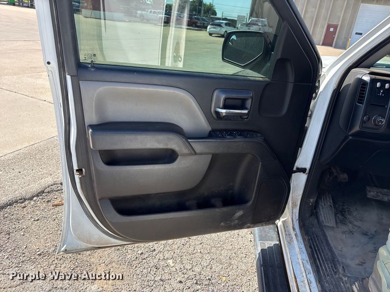 image for item ET6167 2016 Chevrolet Silverado 2500HD Crew Cab utility bed pickup truck