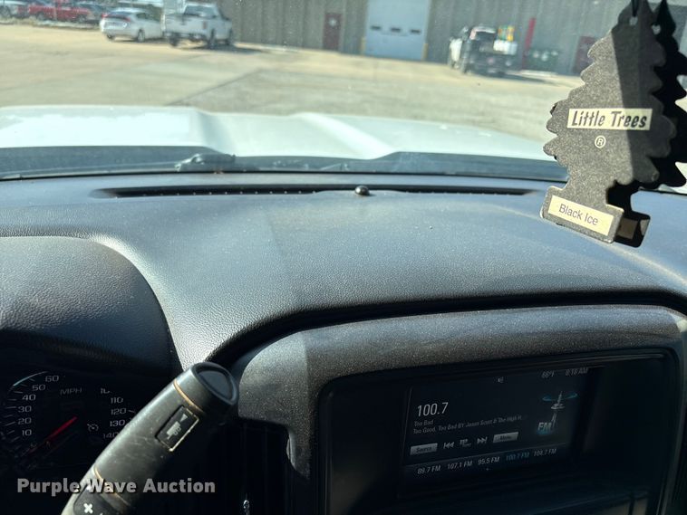image for item ET6167 2016 Chevrolet Silverado 2500HD Crew Cab utility bed pickup truck