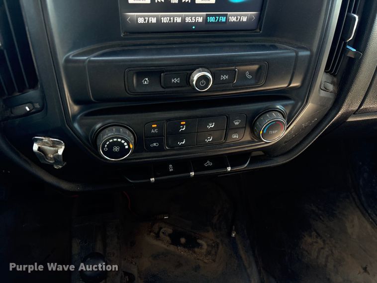 image for item ET6167 2016 Chevrolet Silverado 2500HD Crew Cab utility bed pickup truck
