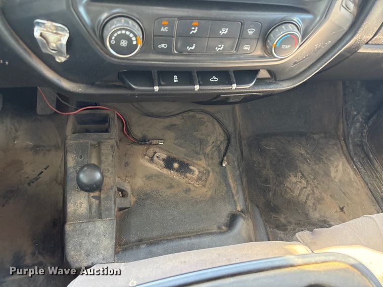 image for item ET6167 2016 Chevrolet Silverado 2500HD Crew Cab utility bed pickup truck