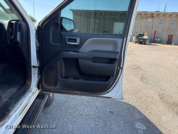 image for item ET6167 2016 Chevrolet Silverado 2500HD Crew Cab utility bed pickup truck