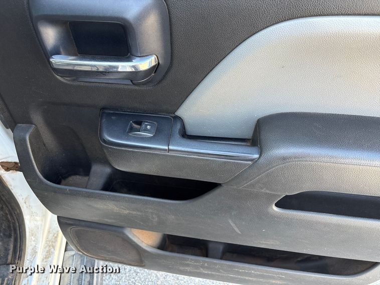 image for item ET6167 2016 Chevrolet Silverado 2500HD Crew Cab utility bed pickup truck