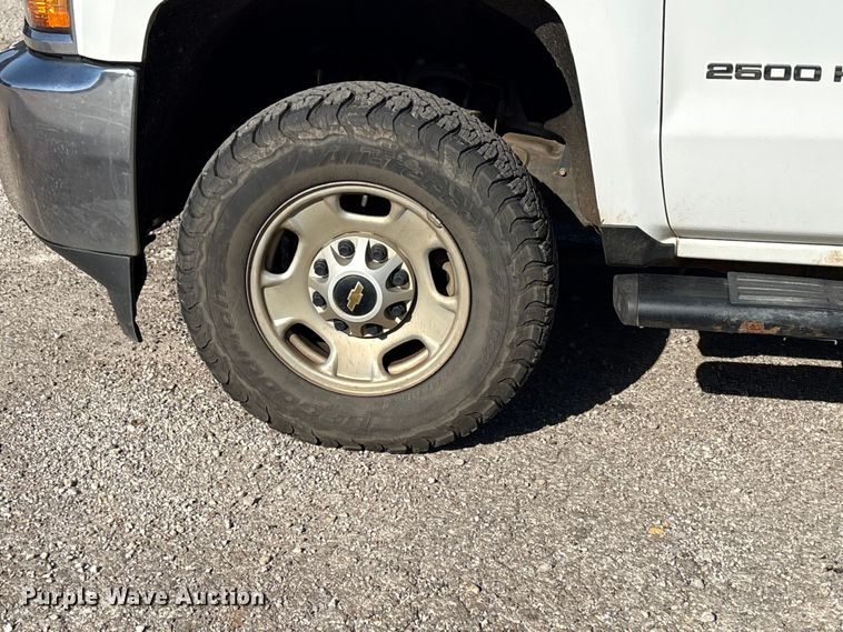 image for item ET6167 2016 Chevrolet Silverado 2500HD Crew Cab utility bed pickup truck