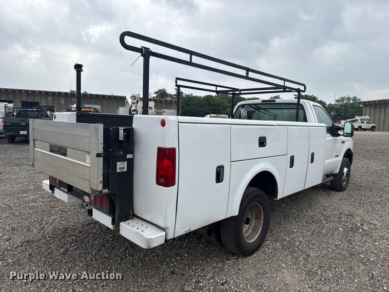 image for item ET6202 2007 Ford F350 Super Duty utility bed pickup truck