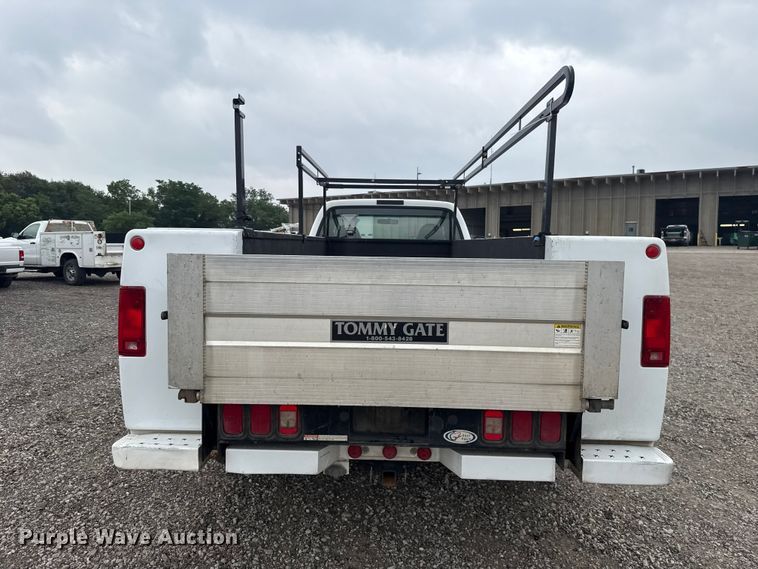image for item ET6202 2007 Ford F350 Super Duty utility bed pickup truck