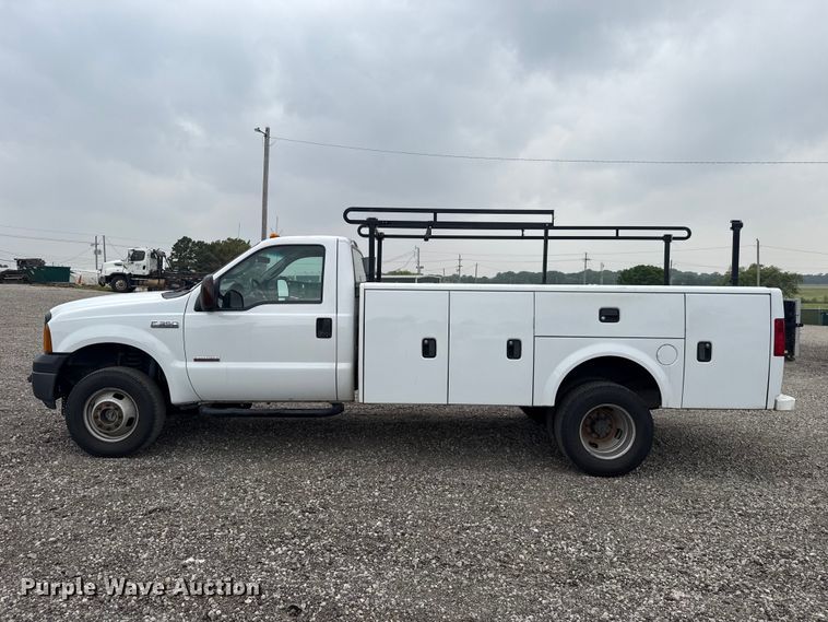 image for item ET6202 2007 Ford F350 Super Duty utility bed pickup truck