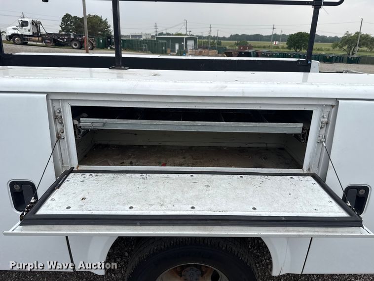 image for item ET6202 2007 Ford F350 Super Duty utility bed pickup truck