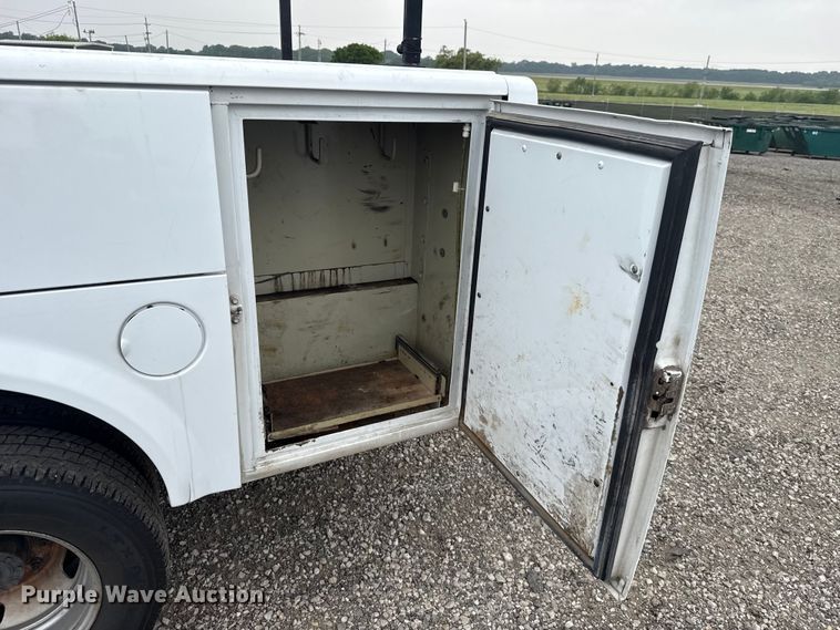 image for item ET6202 2007 Ford F350 Super Duty utility bed pickup truck
