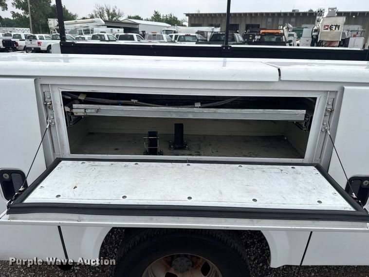 image for item ET6202 2007 Ford F350 Super Duty utility bed pickup truck