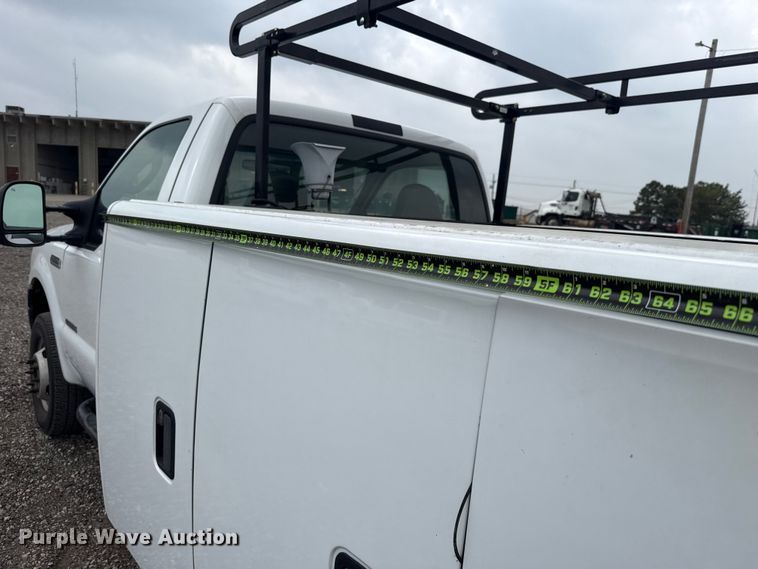 image for item ET6202 2007 Ford F350 Super Duty utility bed pickup truck