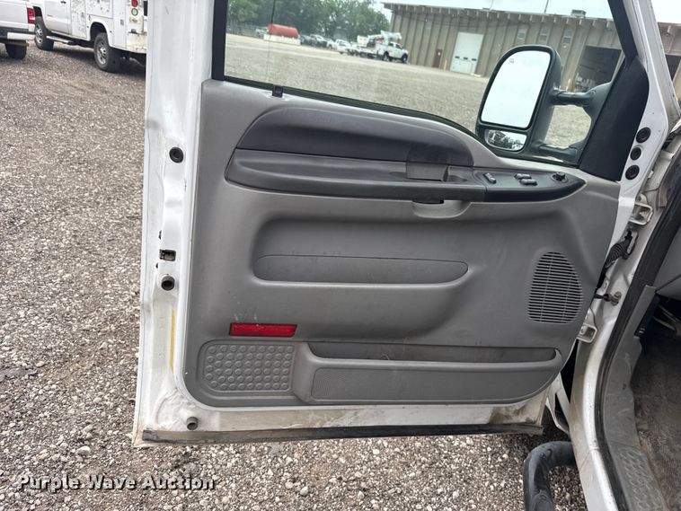 image for item ET6202 2007 Ford F350 Super Duty utility bed pickup truck