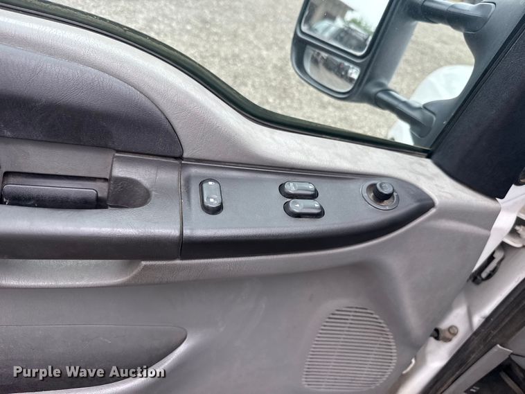 image for item ET6202 2007 Ford F350 Super Duty utility bed pickup truck