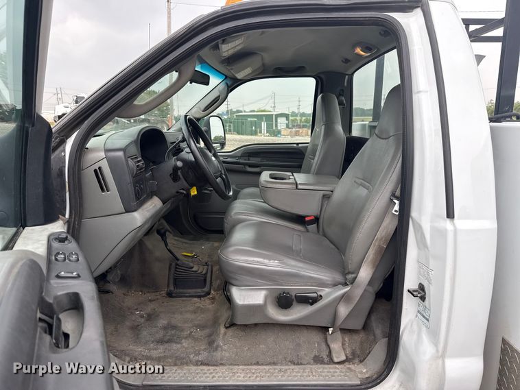 image for item ET6202 2007 Ford F350 Super Duty utility bed pickup truck