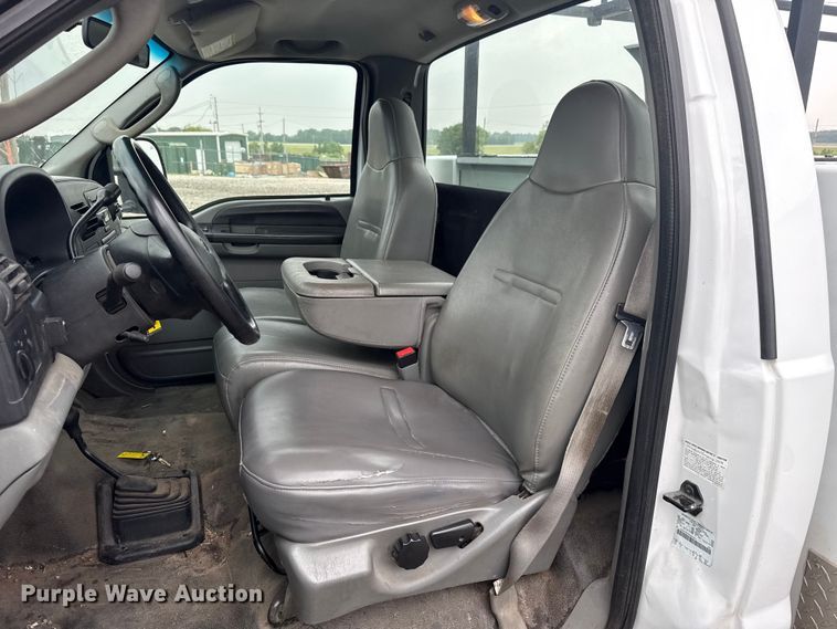 image for item ET6202 2007 Ford F350 Super Duty utility bed pickup truck