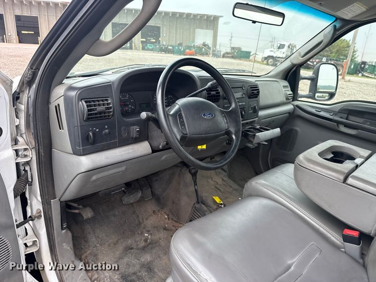 image for item ET6202 2007 Ford F350 Super Duty utility bed pickup truck