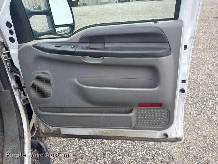 image for item ET6202 2007 Ford F350 Super Duty utility bed pickup truck