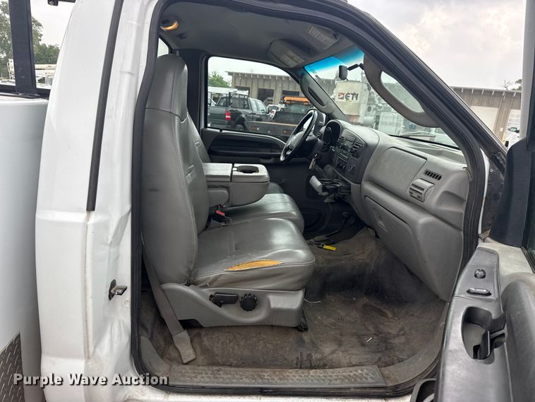 image for item ET6202 2007 Ford F350 Super Duty utility bed pickup truck