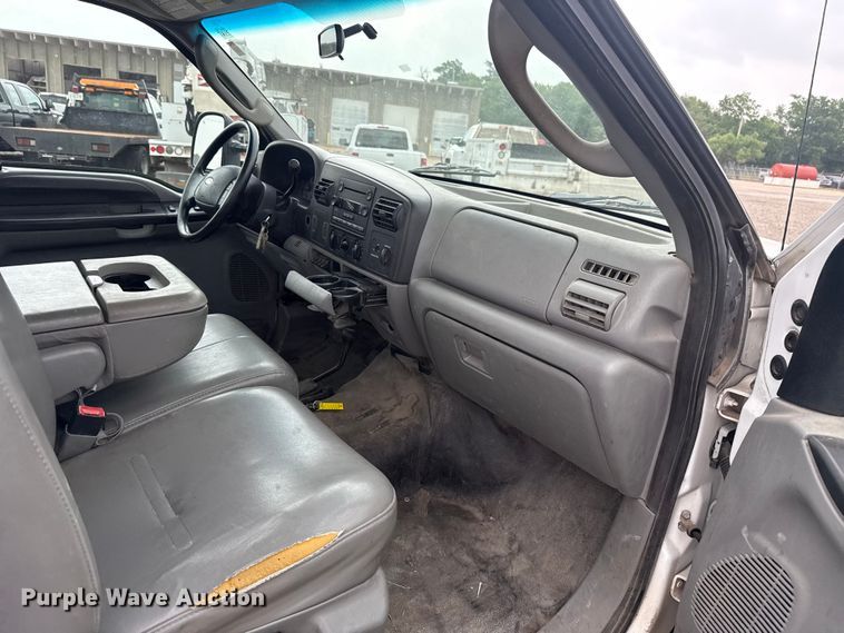 image for item ET6202 2007 Ford F350 Super Duty utility bed pickup truck