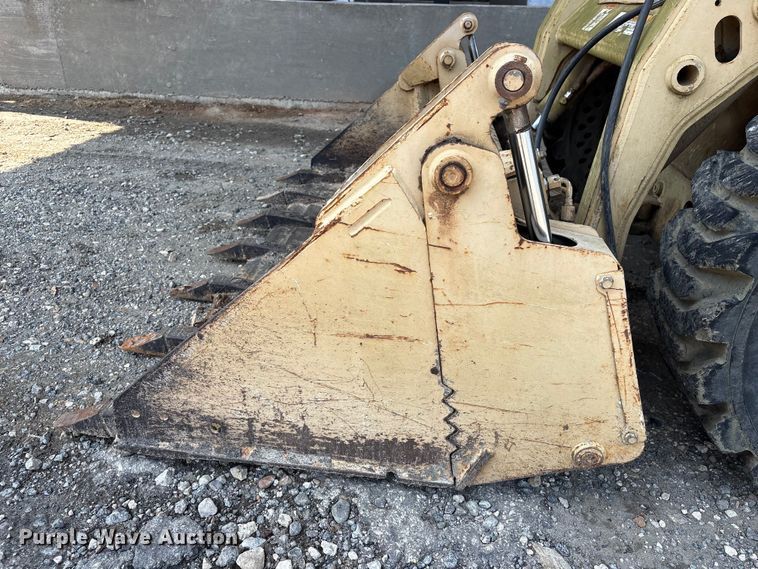 image for item EU0582 2004 Bobcat S150 skid steer loader