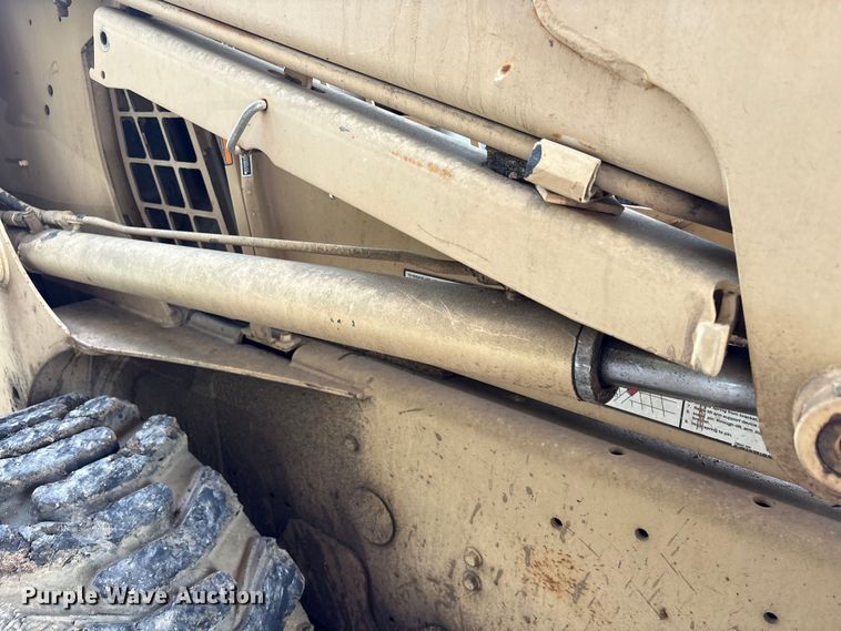image for item EU0582 2004 Bobcat S150 skid steer loader