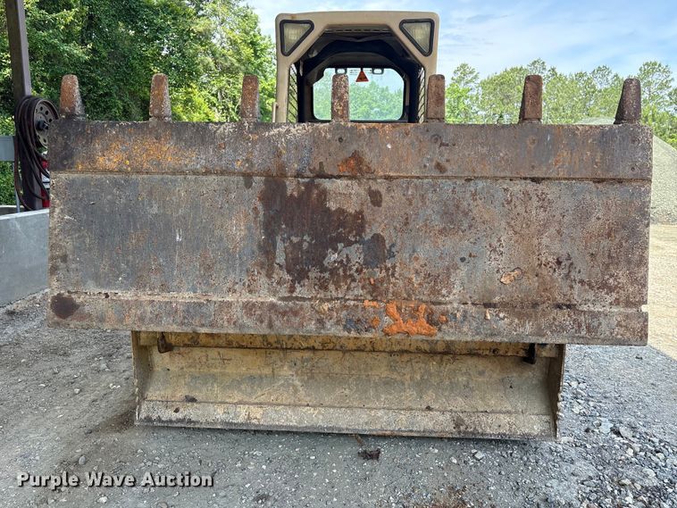 image for item EU0582 2004 Bobcat S150 skid steer loader