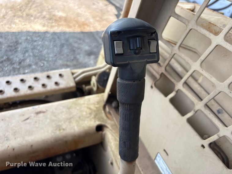 image for item EU0582 2004 Bobcat S150 skid steer loader