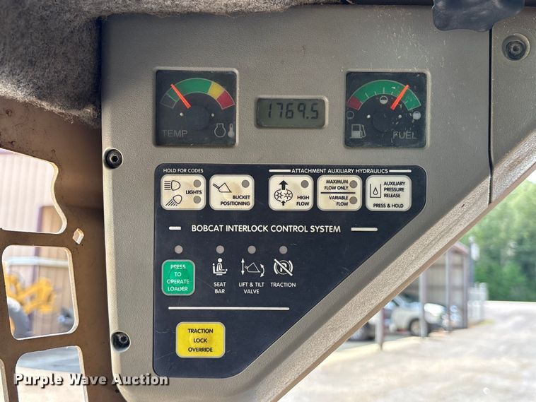 image for item EU0582 2004 Bobcat S150 skid steer loader