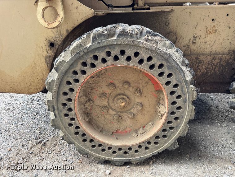 image for item EU0582 2004 Bobcat S150 skid steer loader