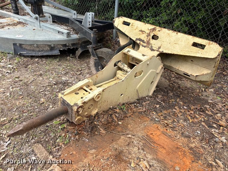 image for item EU0582 2004 Bobcat S150 skid steer loader