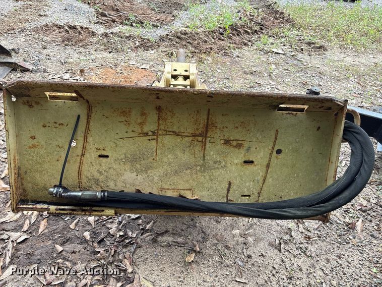 image for item EU0582 2004 Bobcat S150 skid steer loader