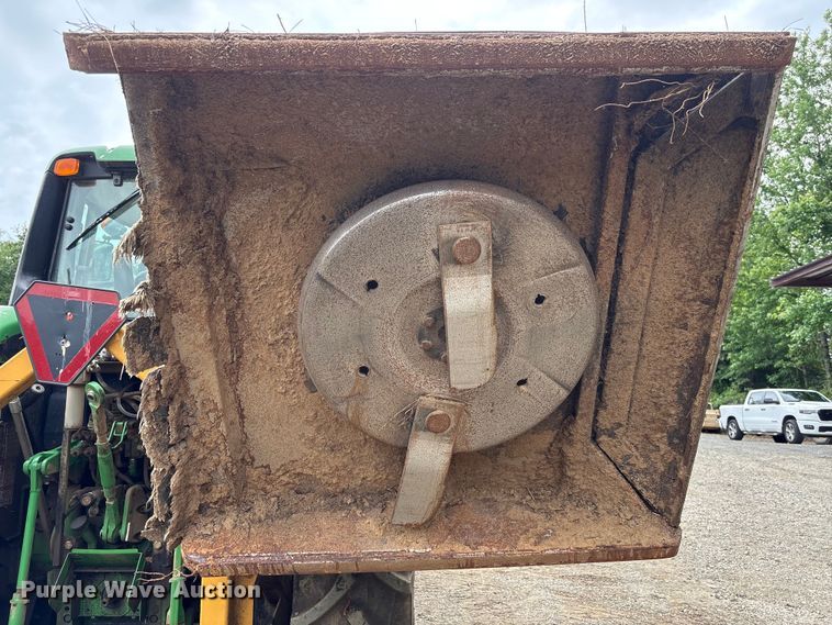 image for item EU0583 2016 John Deere 6110M tractor