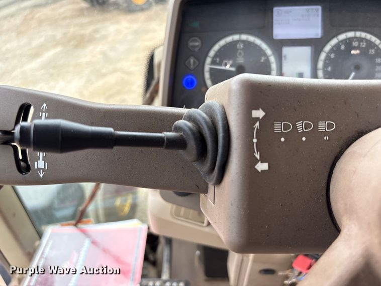 image for item EU0583 2016 John Deere 6110M tractor