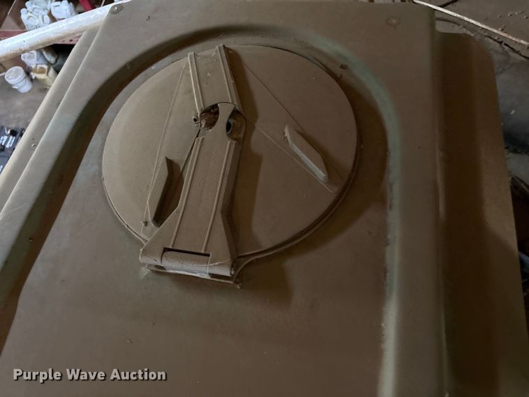 image for item EU5584 1996 Cushman 898536 spreader