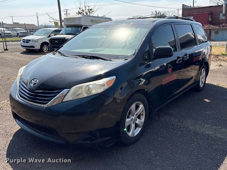 image for item EV2862 2015 Toyota Sienna van