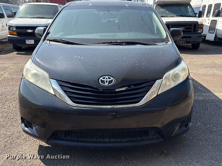 image for item EV2862 2015 Toyota Sienna van