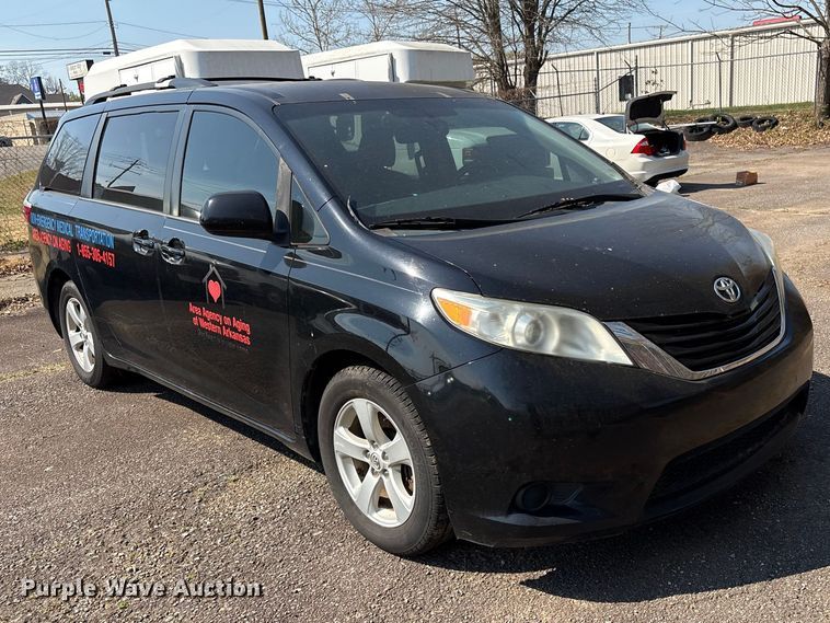 image for item EV2862 2015 Toyota Sienna van