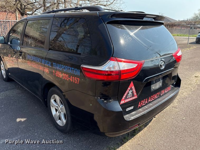 image for item EV2862 2015 Toyota Sienna van