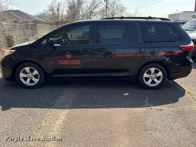image for item EV2862 2015 Toyota Sienna van