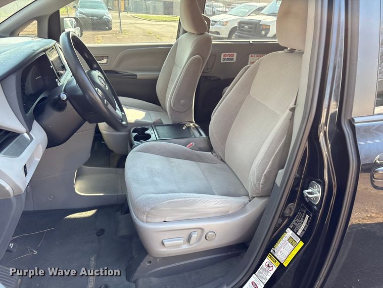 image for item EV2862 2015 Toyota Sienna van