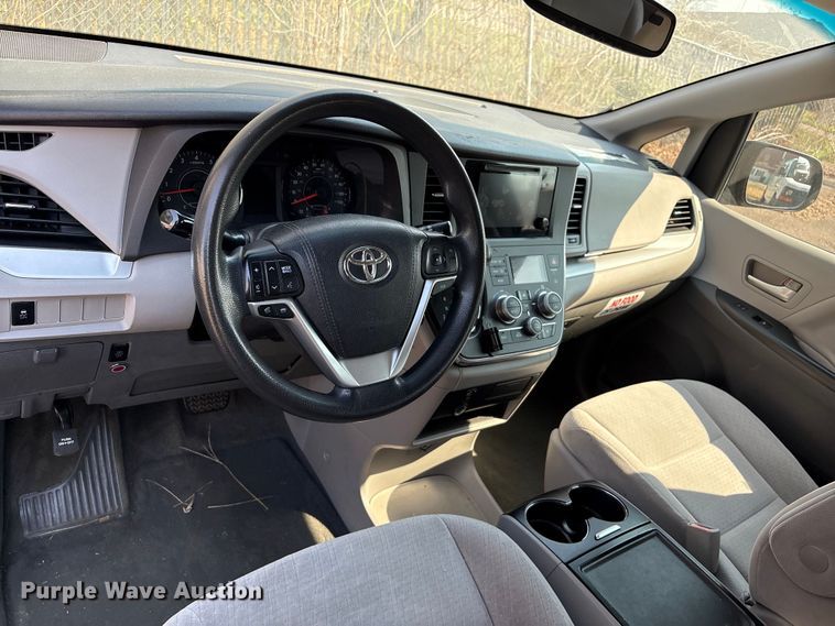 image for item EV2862 2015 Toyota Sienna van